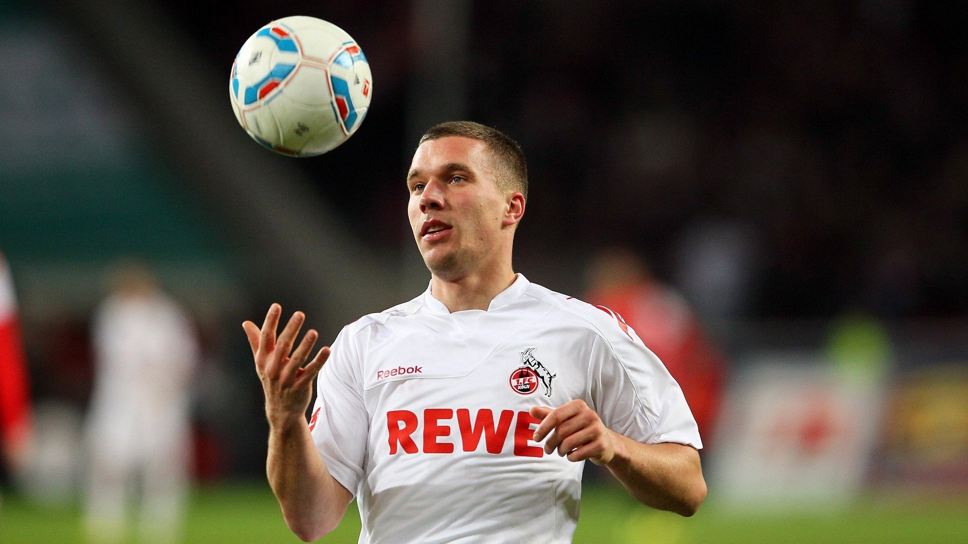 米兰真人-25分+5记三分！湖人奇兵大爆发，打败1.34亿后卫，小鬼当家太牛了，湖人队传奇